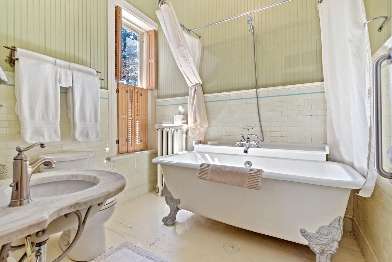 Lovelace Manor Bed And Breakfast Lancaster Eksteriør billede